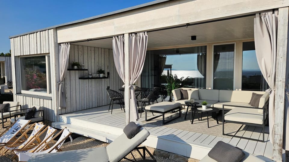 Property building, Balcony/Terrace, Seating area