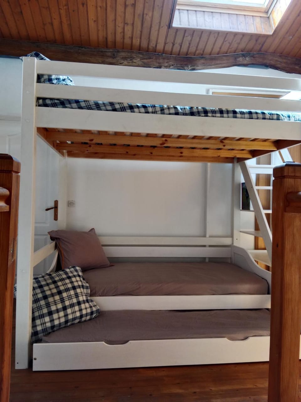 Bed, bunk bed