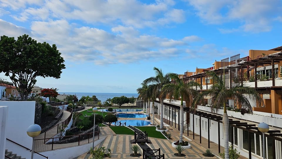 Pool view, Sea view