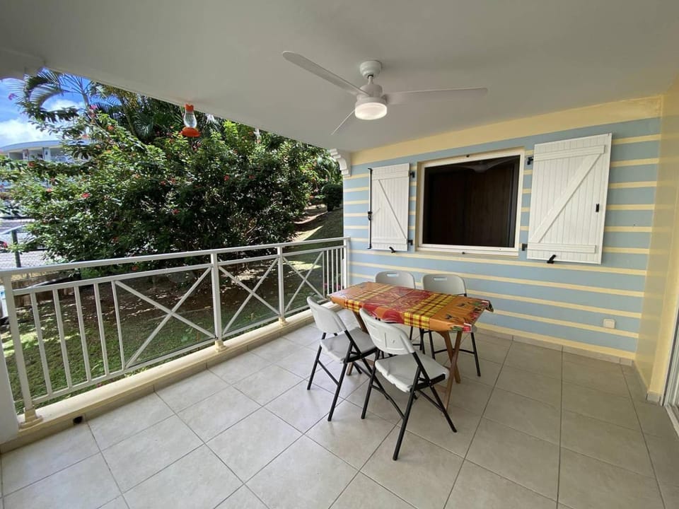 Patio, Day, Balcony/Terrace, Dining area