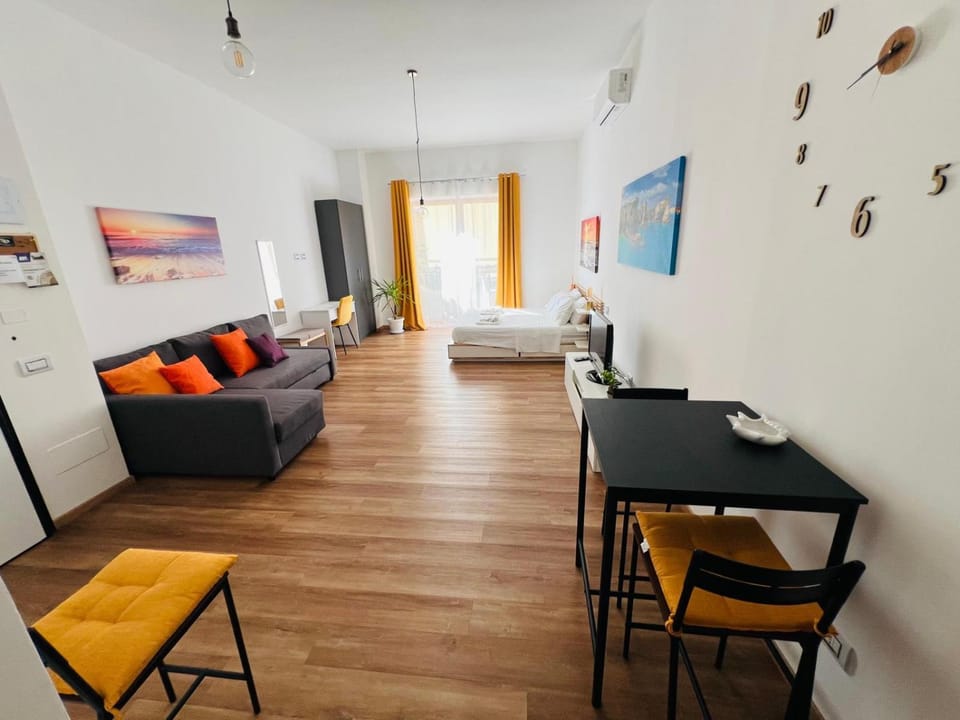 Living room, Seating area, Dining area