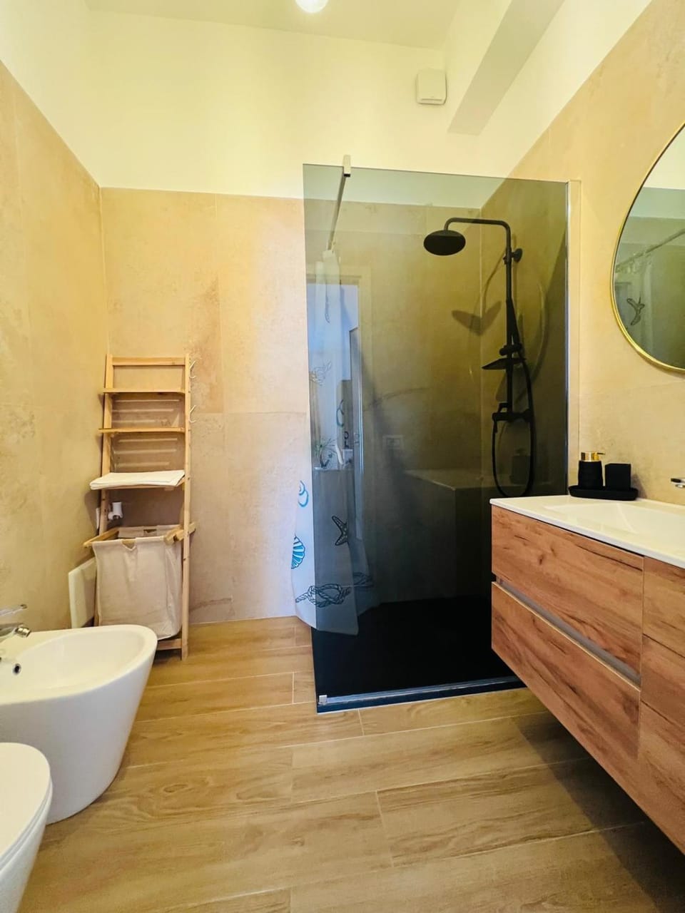 Shower, Toilet, Bathroom, towels