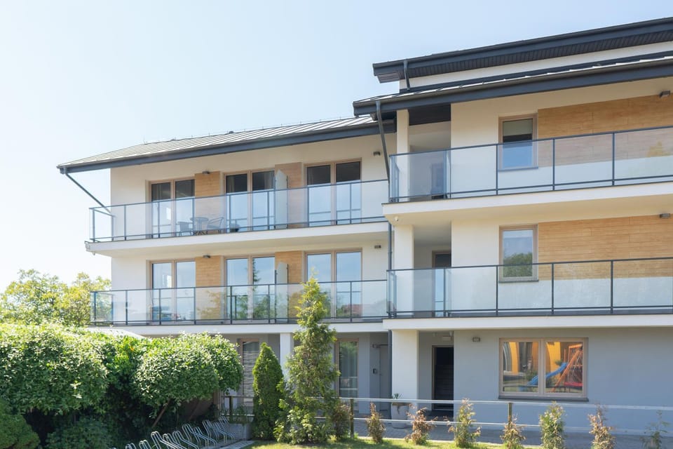 Property building, Day, Balcony/Terrace