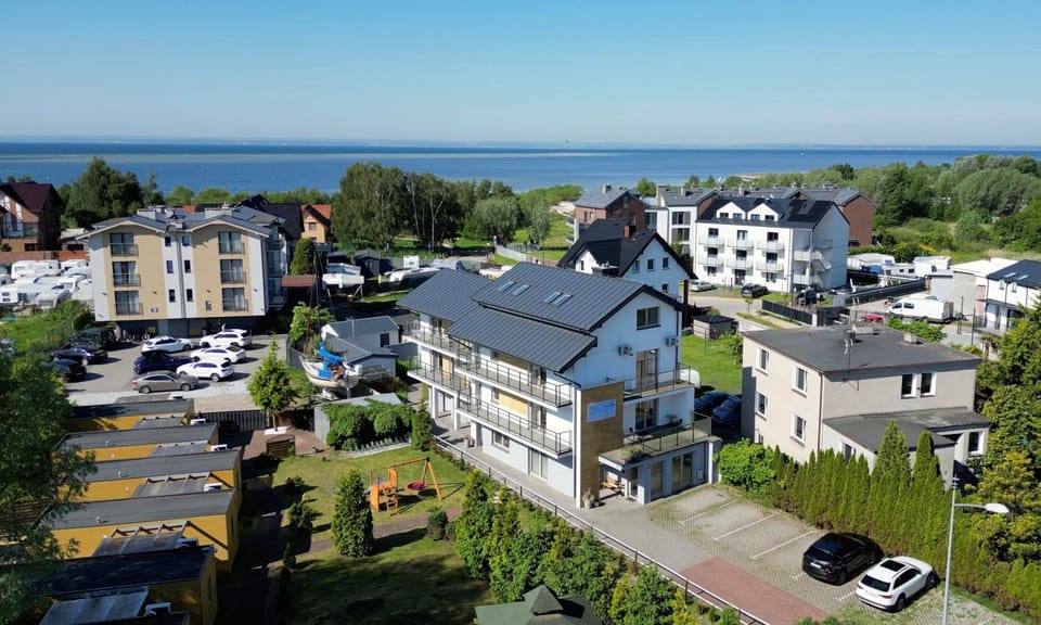 Property building, Day, Neighbourhood, Bird's eye view, Sea view, Parking