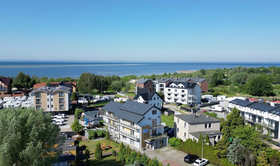 Property building, Day, Neighbourhood, Natural landscape, Bird's eye view, Sea view, Parking