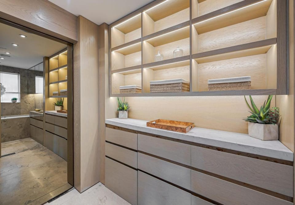 Stunning 2Bd Apartment with Private Balcony View Apartment in City of Westminster