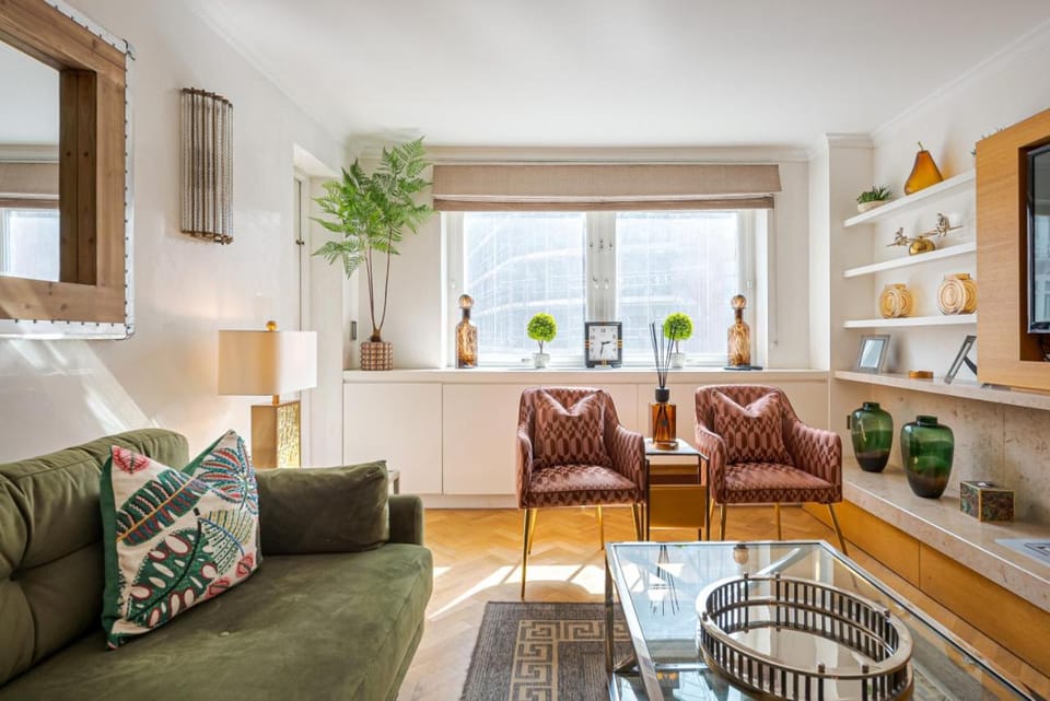 Stunning 2Bd Apartment with Private Balcony View Apartment in City of Westminster