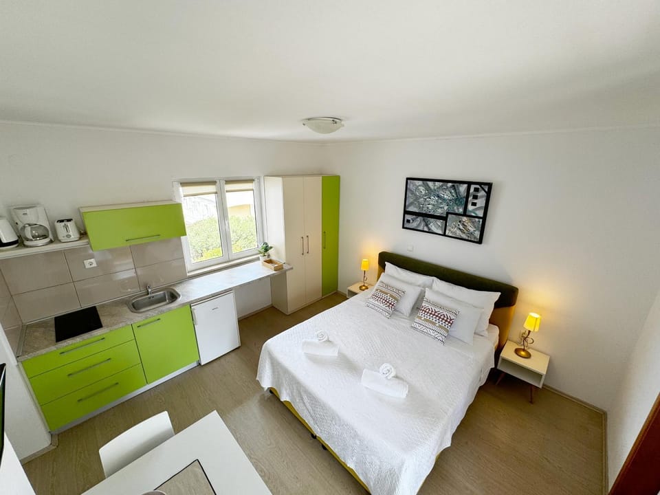 Hvar Sunny hill Apartment in Hvar