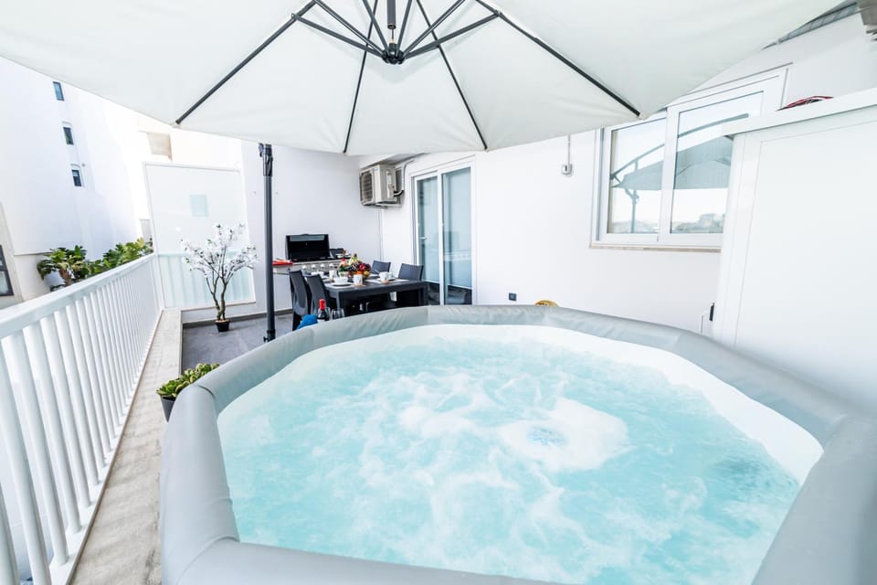 Hot Tub, Balcony/Terrace