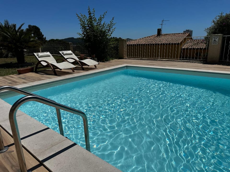 Pool view, Swimming pool, sunbed