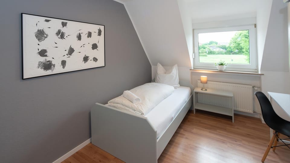 Bed, Photo of the whole room, Bedroom