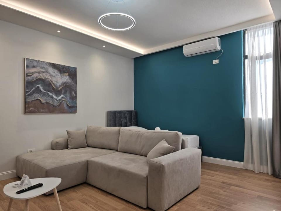 TV and multimedia, Living room, Seating area, air conditioner