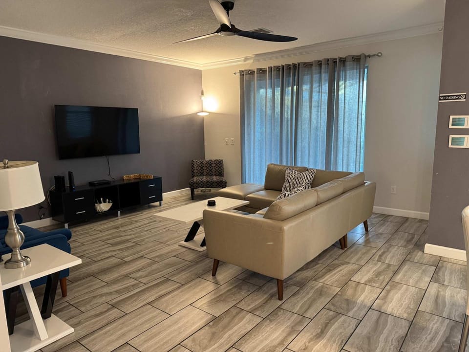 Dream Getaway Modern 6-Bedroom Vacation Home Villa in Kissimmee