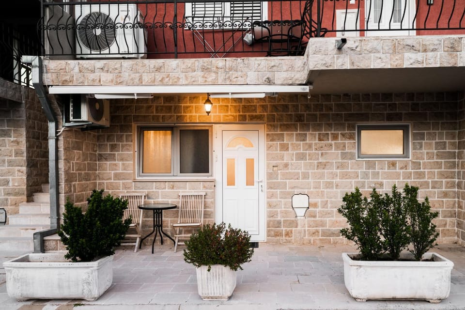 Luxury and Romantic Complex - Private Teracce & Parking - 7min from Beach Apartment in Dobrota
