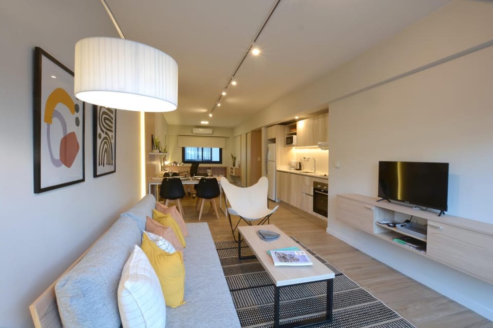 TV and multimedia, Living room, Seating area, Evening entertainment