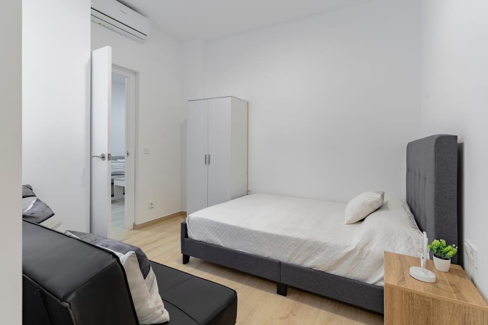 Bed, Photo of the whole room, Bedroom, wardrobe, air conditioner