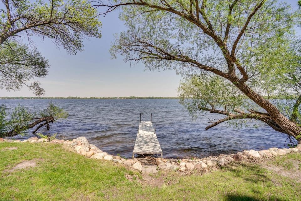 Lakeside Litchfield Home w/ Patio & Gas Grill! House in Minnesota