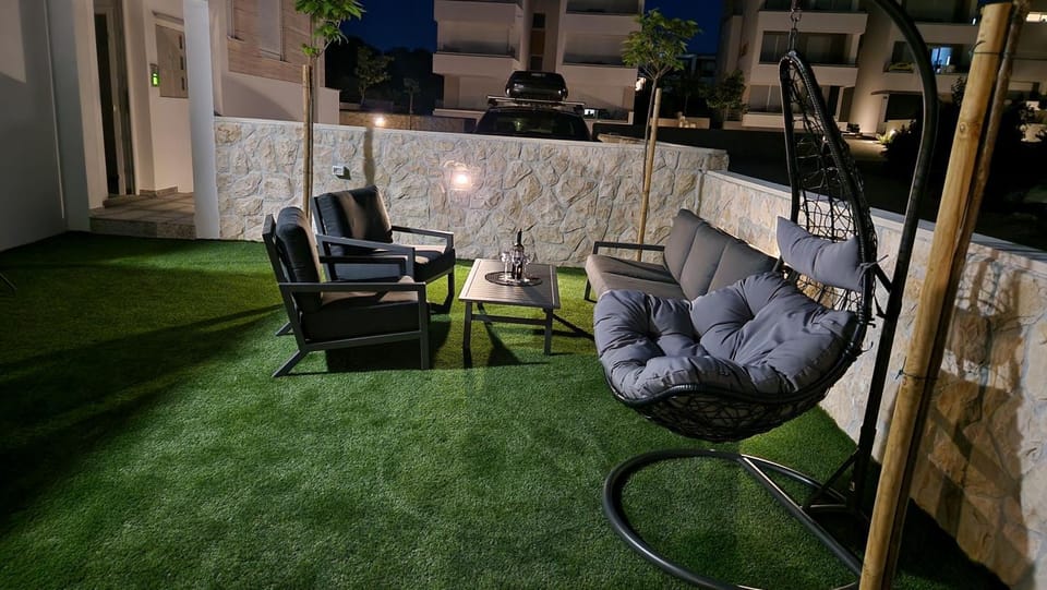 Garden, Seating area, Garden view