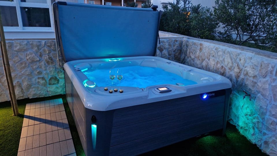 Night, Hot Tub