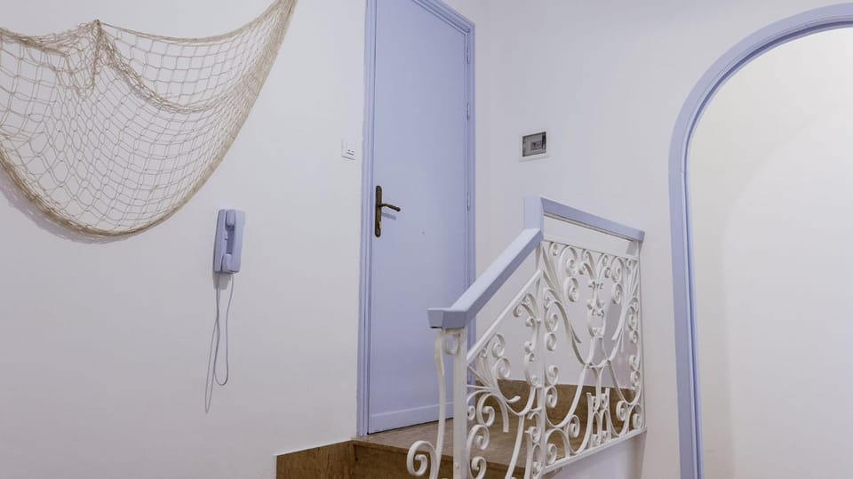 Facade/entrance, Photo of the whole room