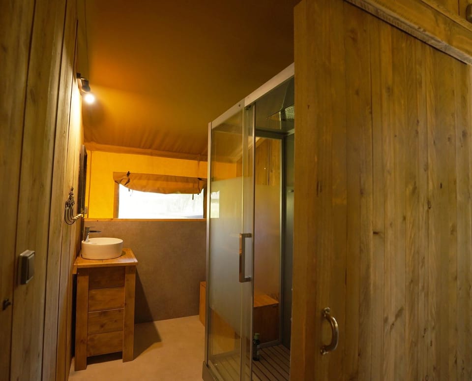 Tente Safari Eco Lodge 6 Personnes Luxury tent in Occitanie