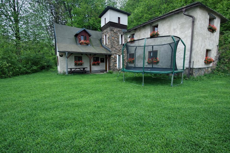 Property building, Spring, Natural landscape, Garden, Garden view