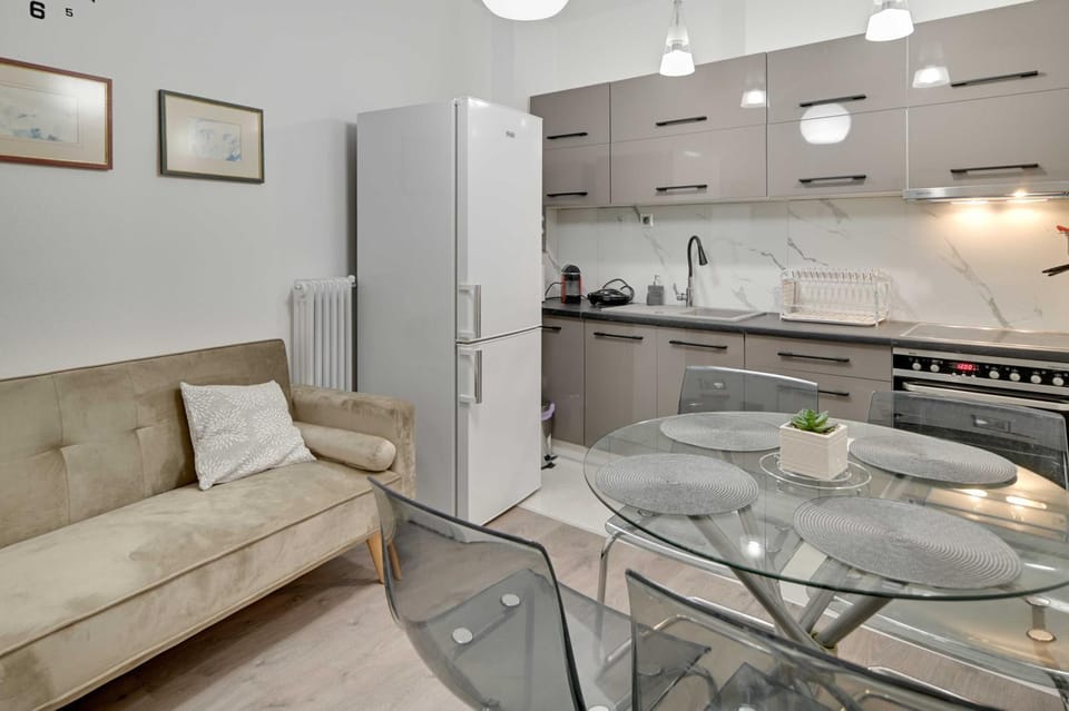 Seating area, kitchen