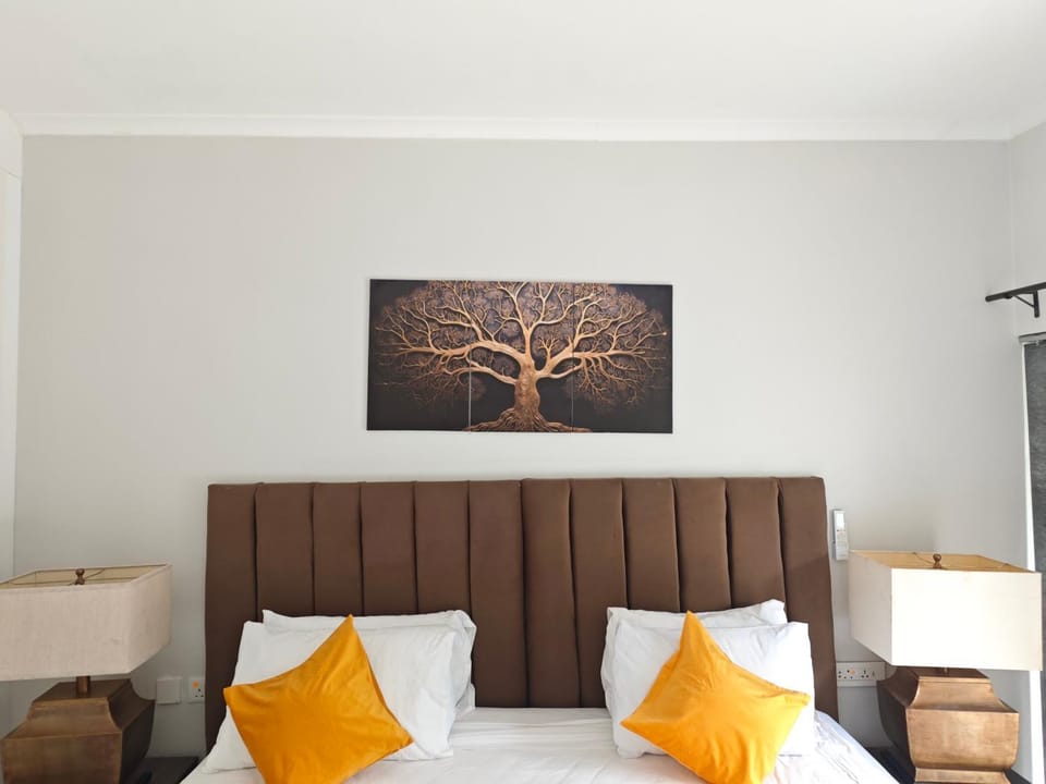 Bed, Photo of the whole room, Decorative detail, Bedroom