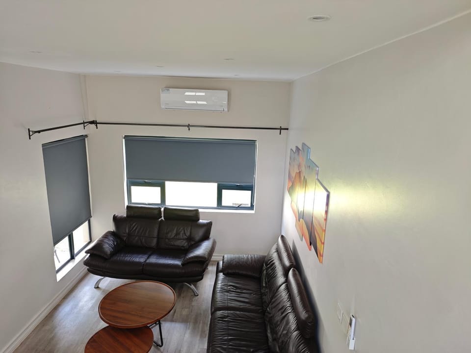 TV and multimedia, Living room, Seating area, air conditioner