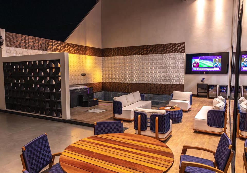 Communal lounge/ TV room, TV and multimedia, Living room, Seating area, Evening entertainment