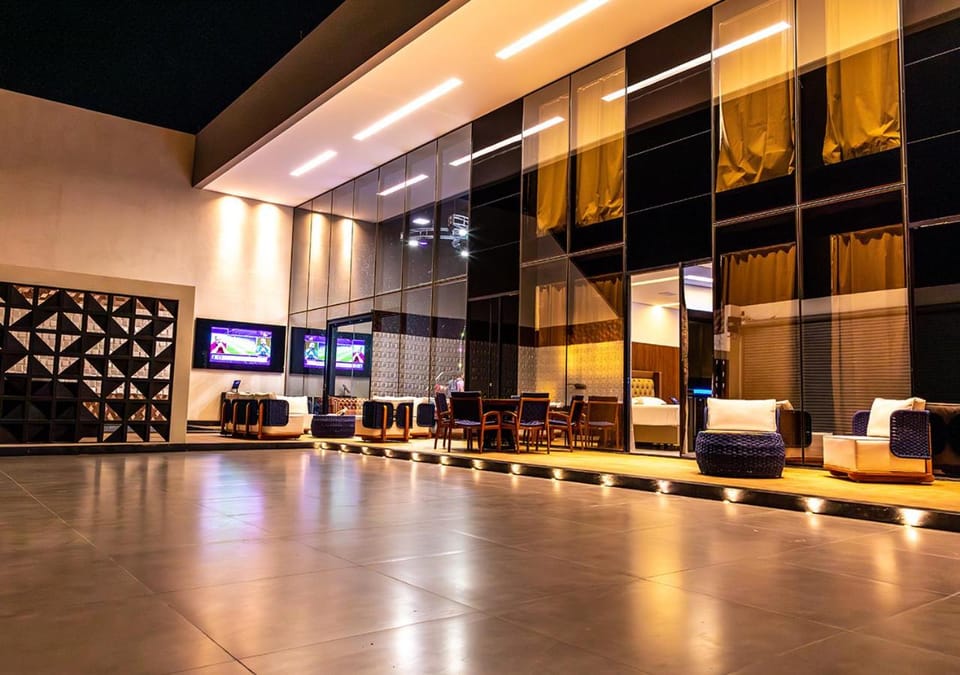 Facade/entrance, Living room, Seating area