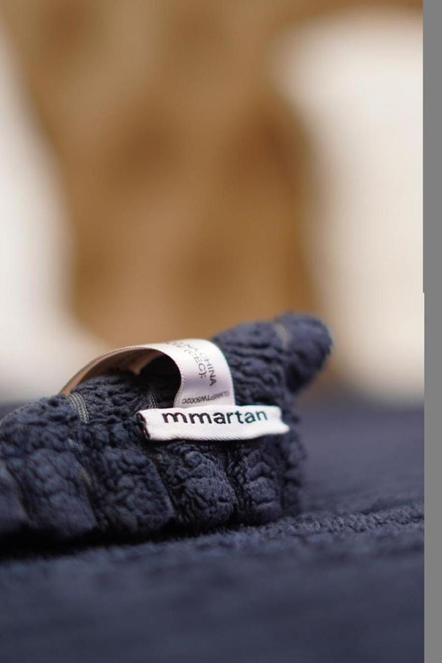 Bedroom, Text overlay, towels