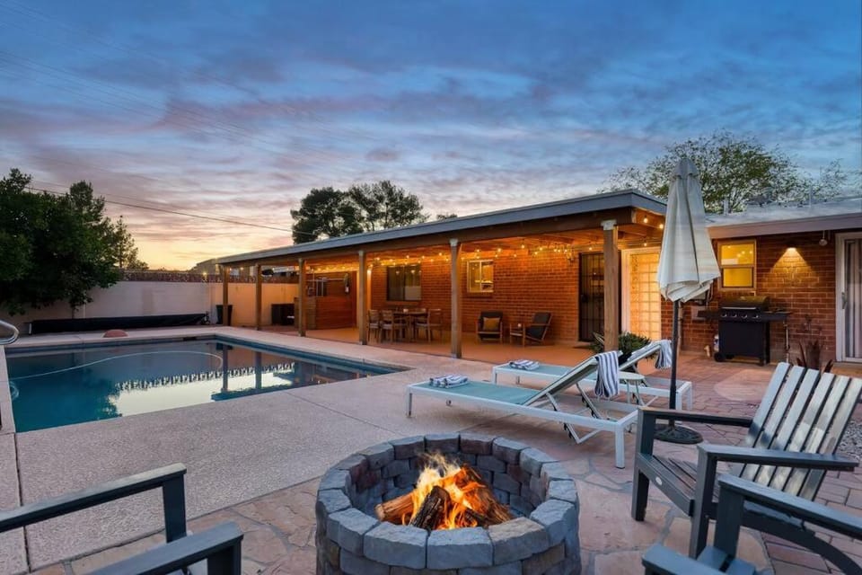 Stylish Mid-Century Oasis with Pool House in Tucson