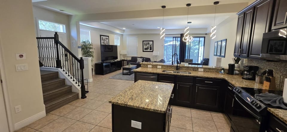 Spacious & Cozy Home- Near all Disney Parks House in Four Corners
