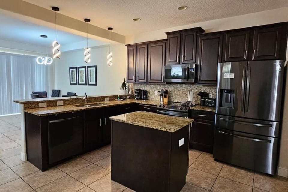 Spacious & Cozy Home- Near all Disney Parks House in Four Corners