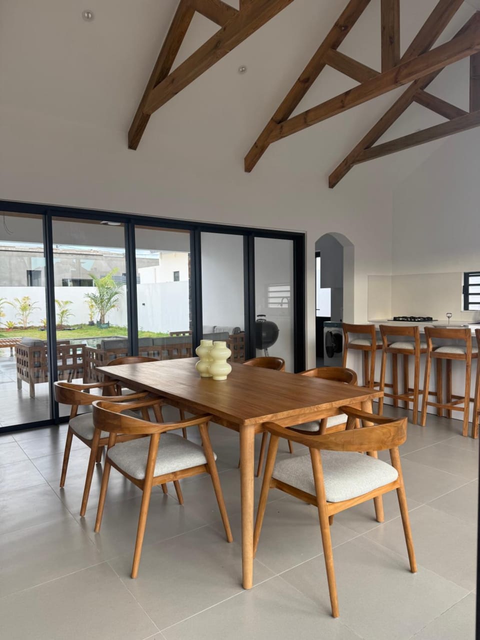 Garden, Seating area, Dining area, Garden view