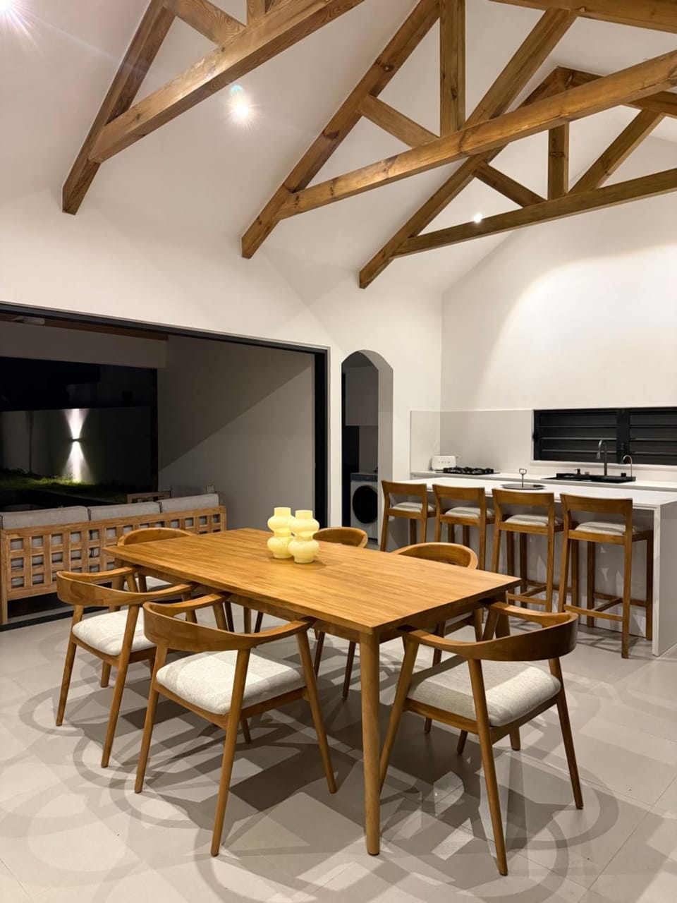 Kitchen or kitchenette, Seating area, Dining area