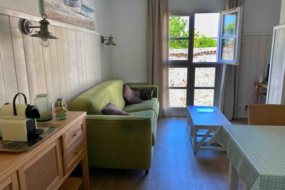 Apt 4 residence in the heart of St-Martin with swimming pool and parking House in Saint-Martin-de-Ré