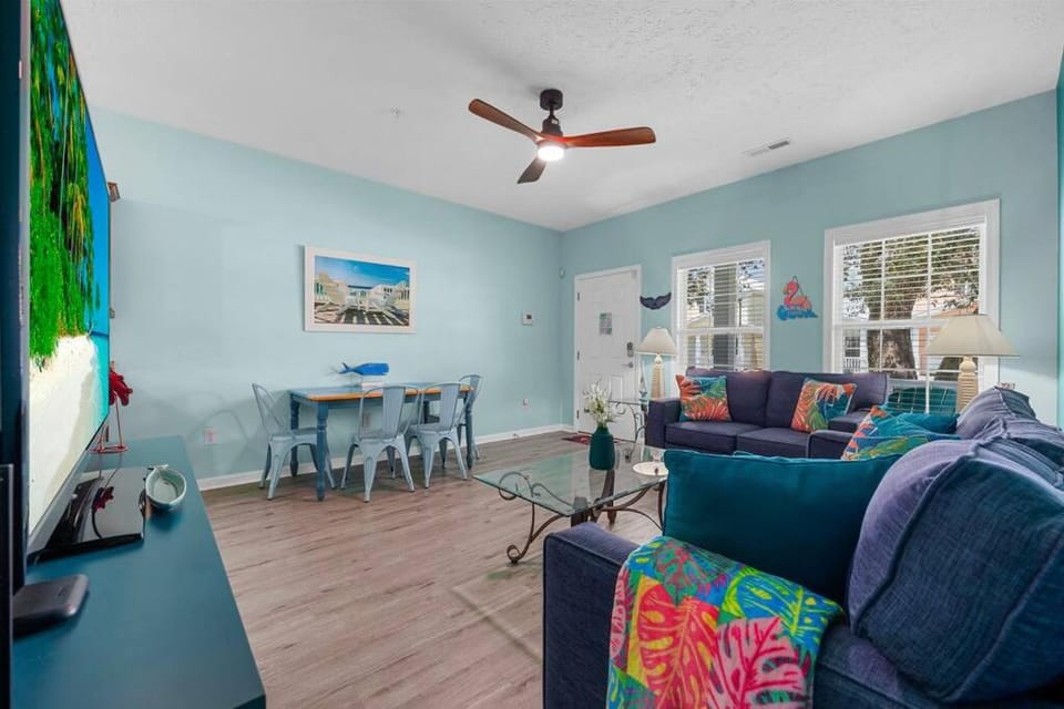 2 Bedroom Coastal Cottage 1 block to the beach House in Myrtle Beach