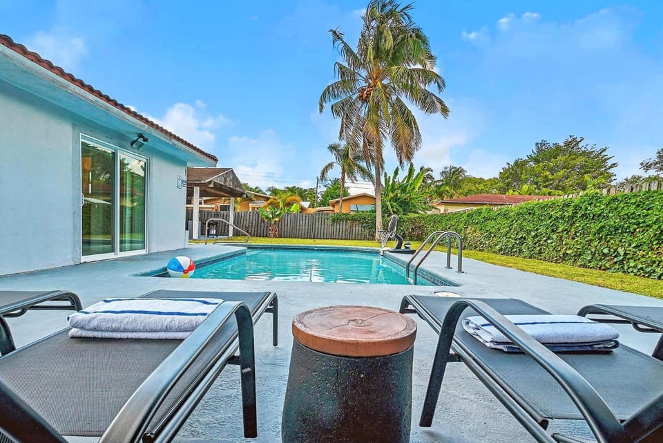 Day, Garden, Pool view, Swimming pool, sunbed