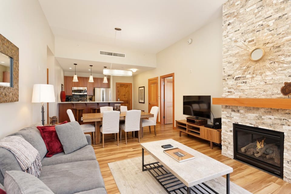 Slope-Side Oasis Capitol Peak Lodge #3028 House in Snowmass Village