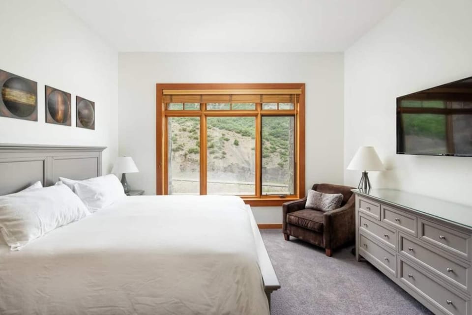 Skyridge Luxe Capitol Peak Lodge #3126 House in Snowmass Village