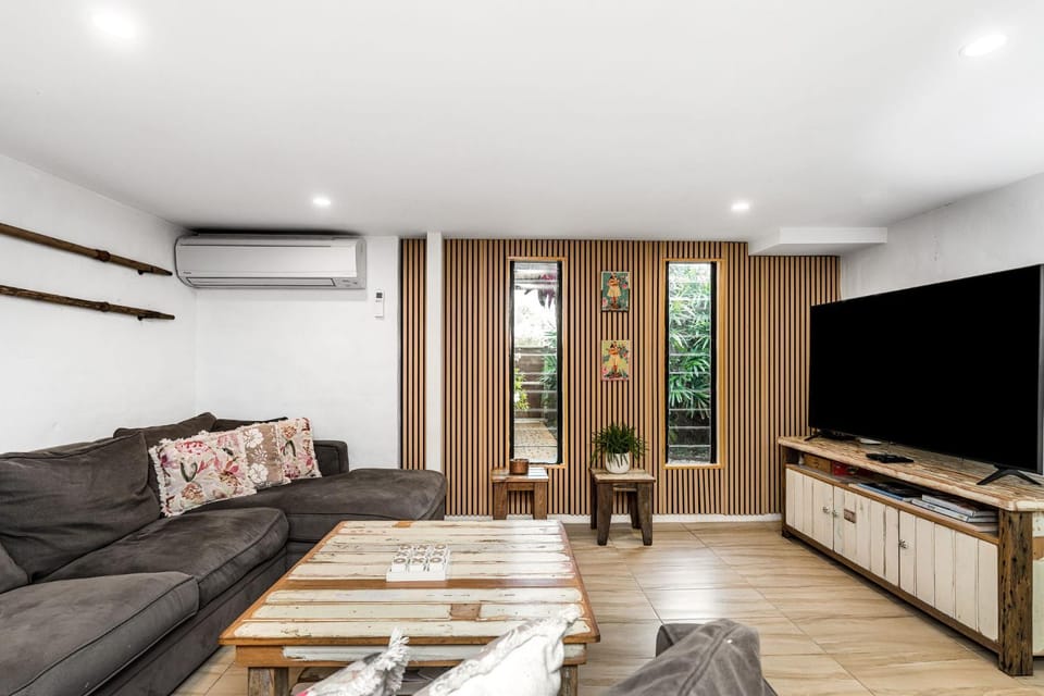 TV and multimedia, Living room, air conditioner