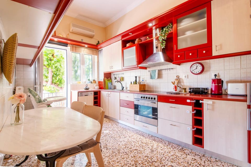 Kitchen or kitchenette, Dining area, dishwasher, oven, air conditioner