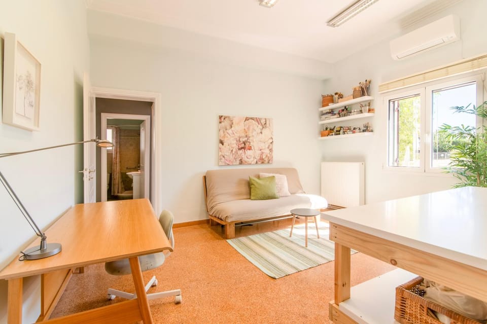 Bed, Living room, Seating area