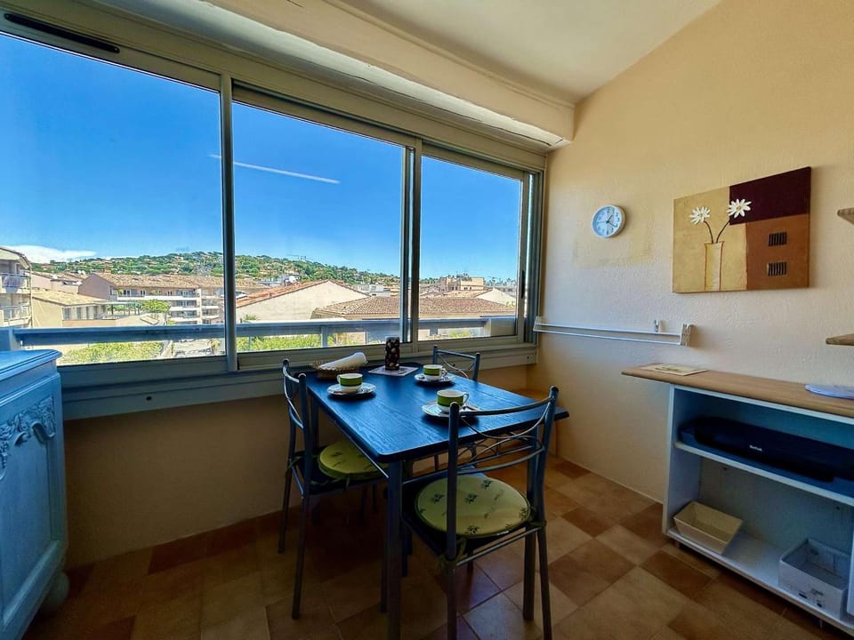 Sainte-Maxime: Studio Mezzanine 4 Couchages à 50m de la Plage - FR-1-226-547 Apartment in Sainte-Maxime