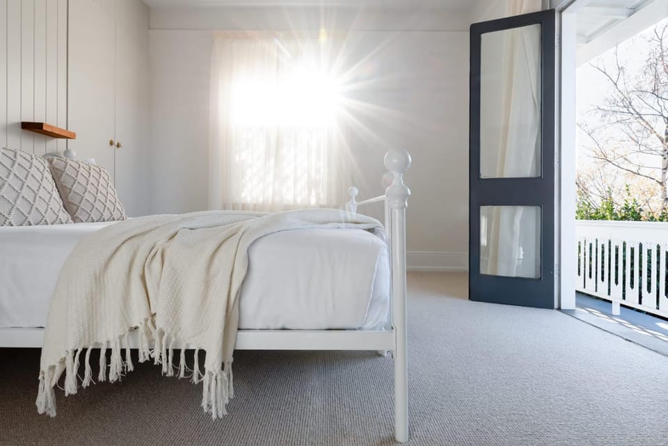 Timeless Elegance with City Views Wi-Fi & Parking House in Launceston