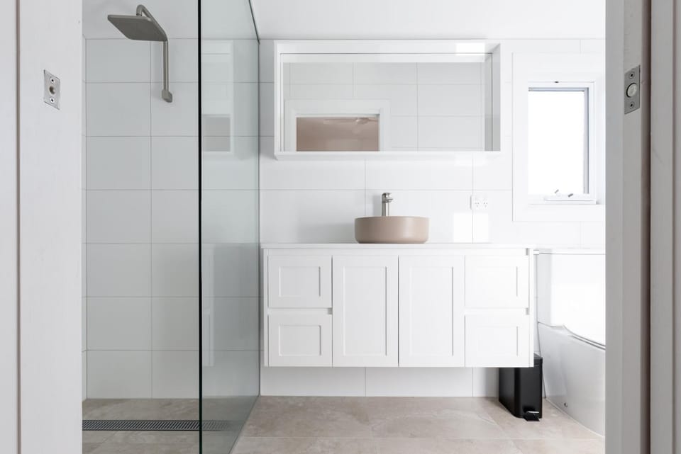 Timeless Elegance with City Views Wi-Fi & Parking House in Launceston