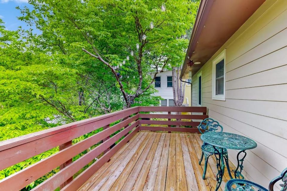 Sunny Retreat House in Lake Junaluska