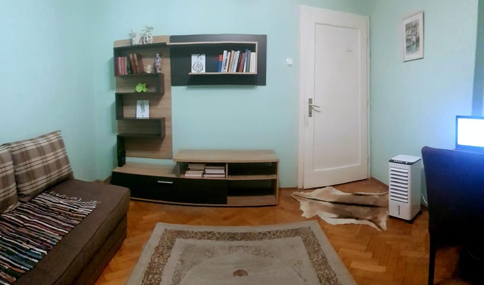 Library, TV and multimedia, Seating area, Bedroom, locker, air conditioner